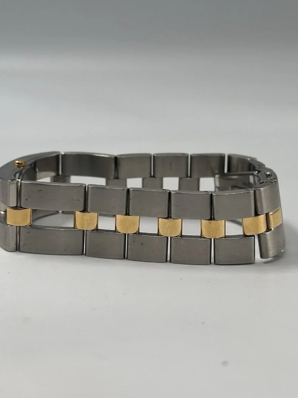 Pulsar Watch Women Silver Gold Two Tone Small Round Dial New Battery 8